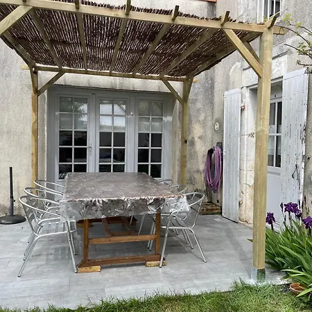 La Maison De Josephine Montignac-Charente Exterior photo